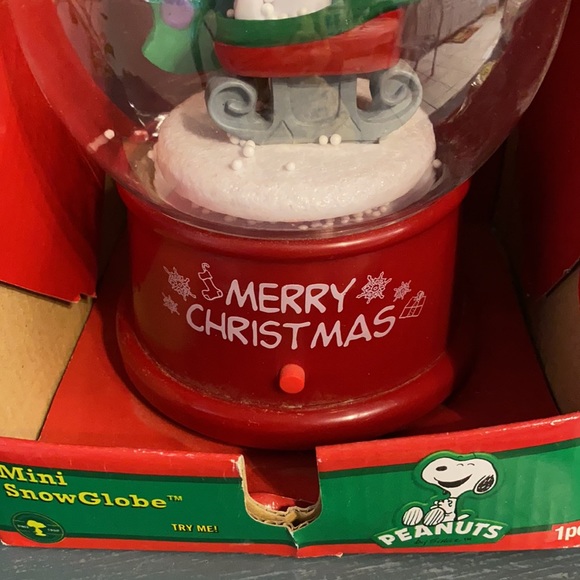 Peanuts Mini Snow Music Globe - Picture 7 of 8